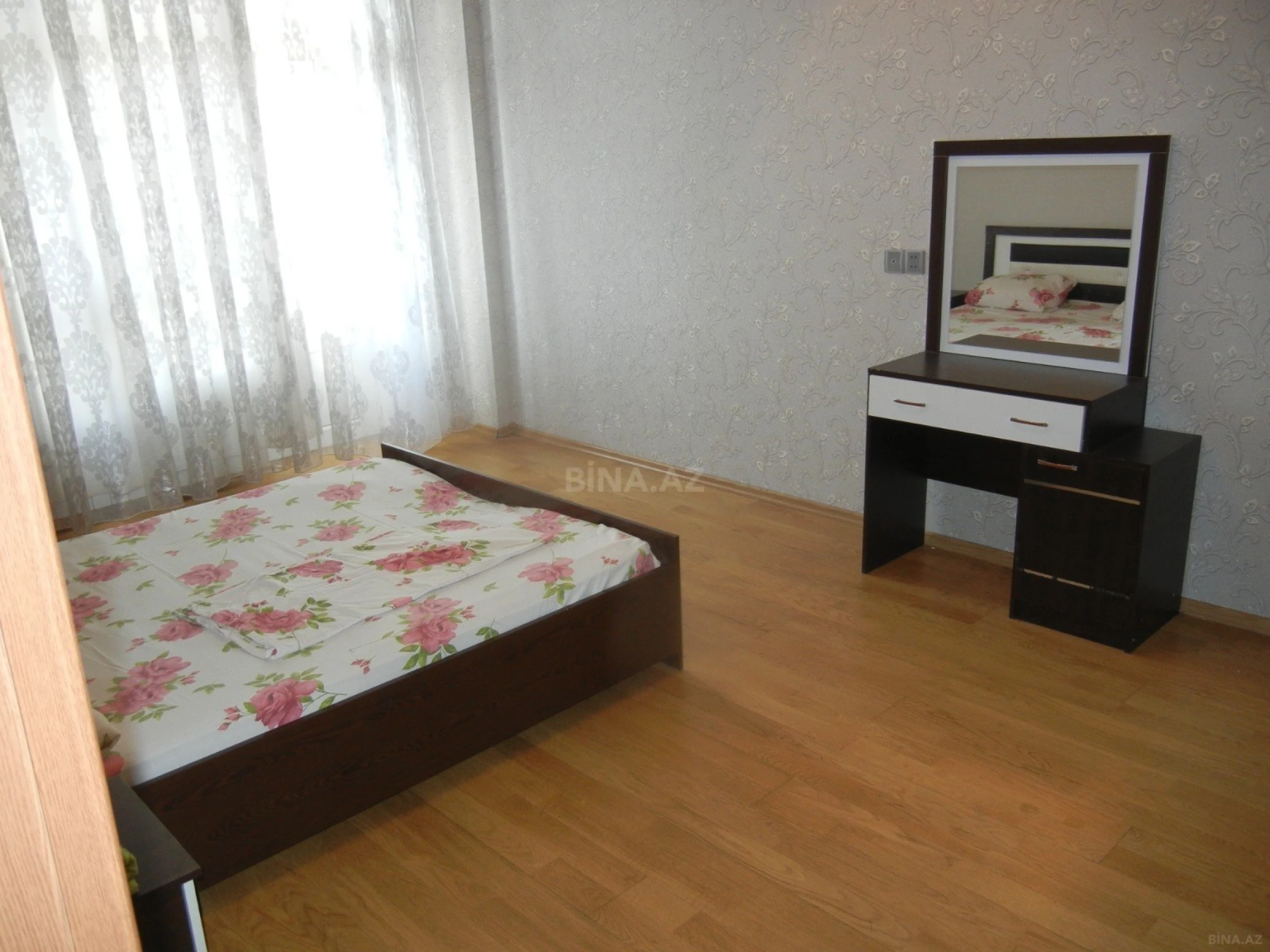 Satılır 2 otaqlı mənzil 87 m²