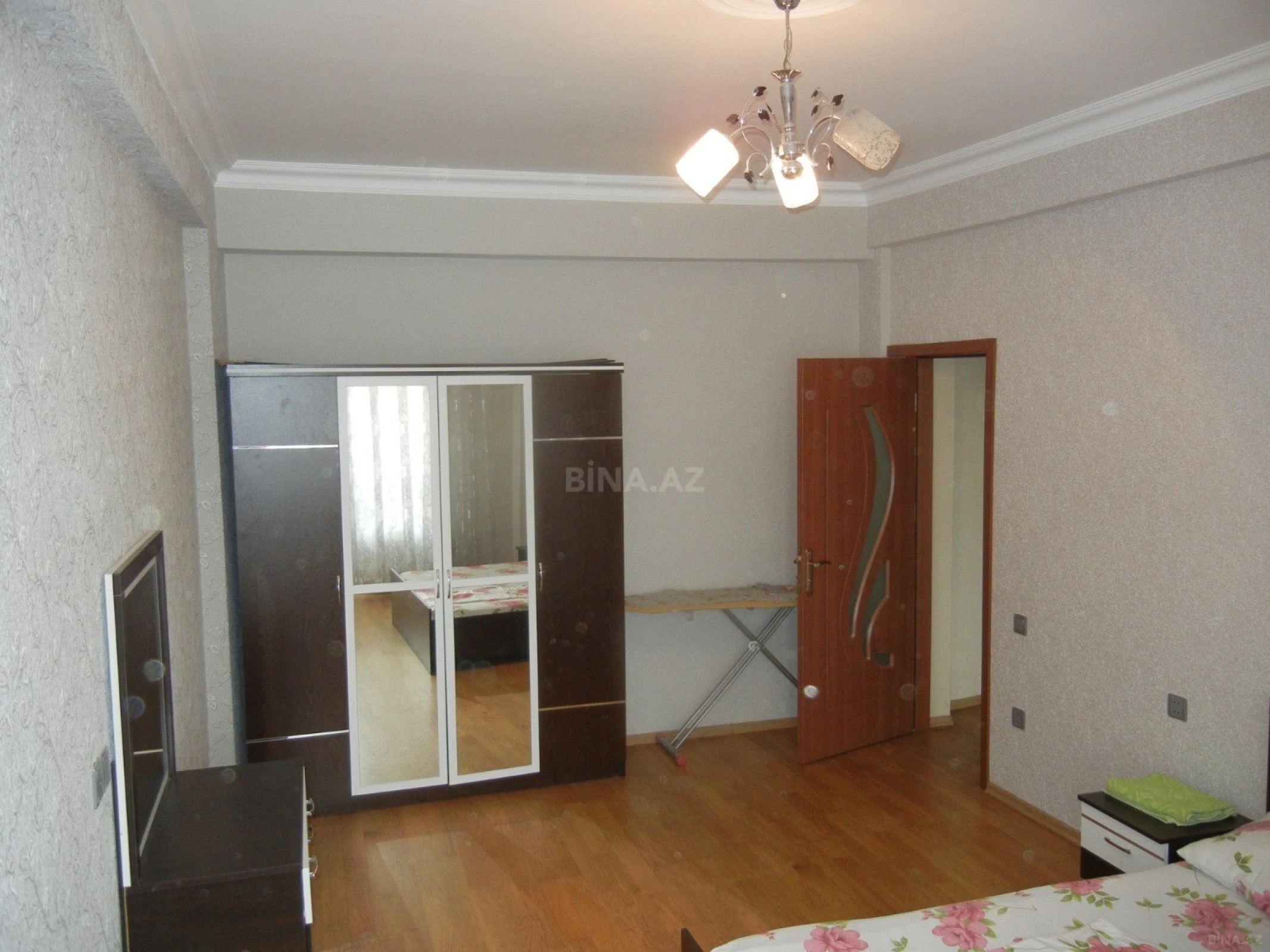 Satılır 2 otaqlı mənzil 87 m²