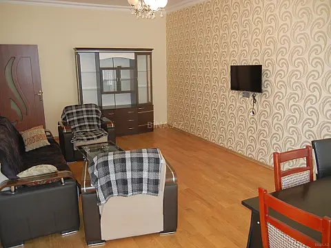 Satılır 2 otaqlı mənzil 87 m²