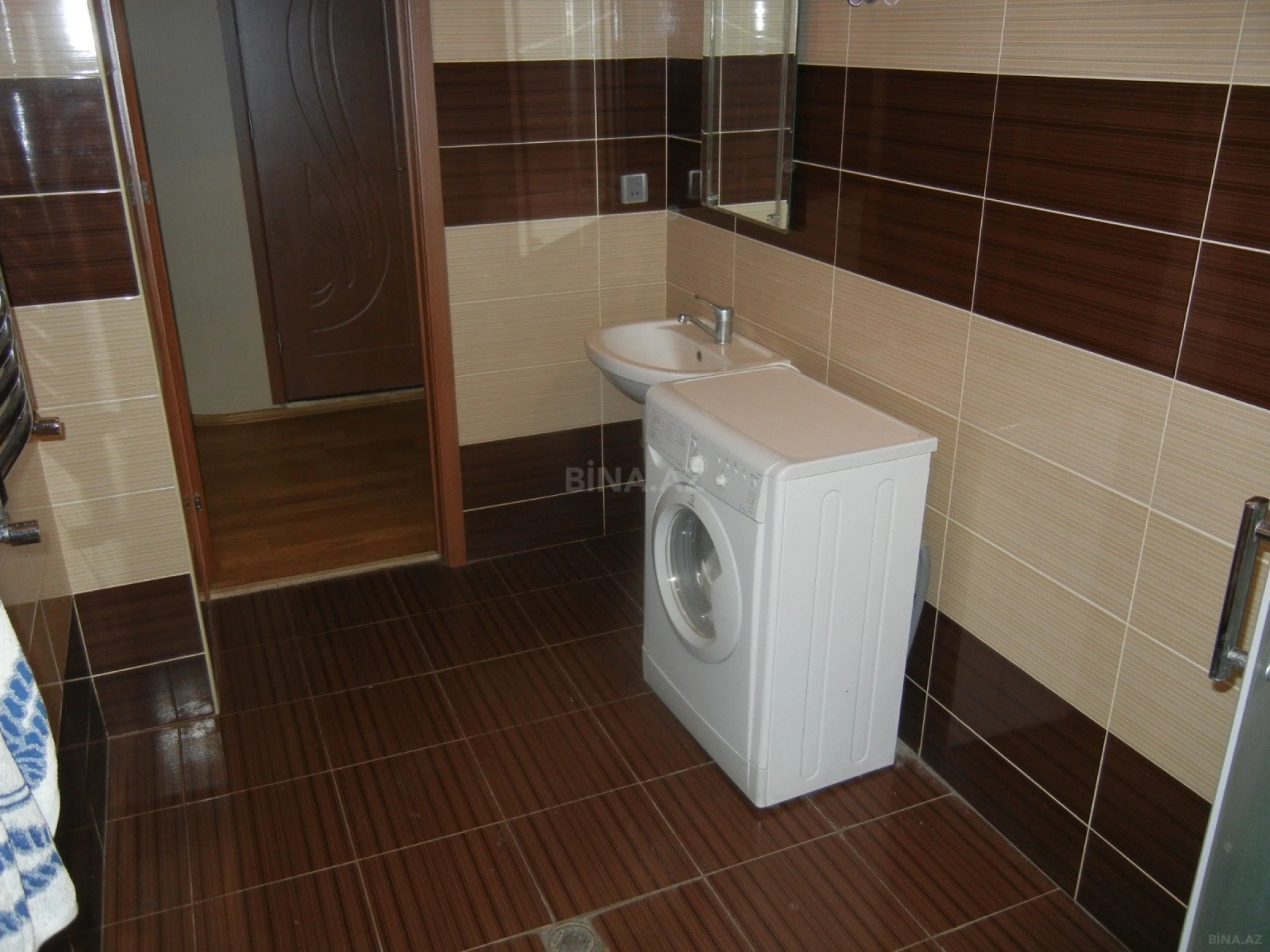 Satılır 2 otaqlı mənzil 87 m²