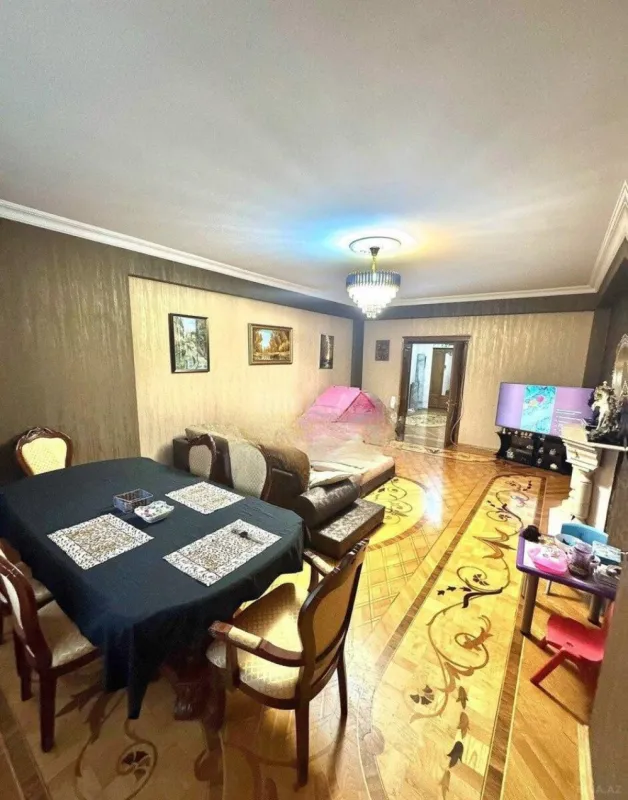 Satılır 3 otaqlı mənzil 153 m²