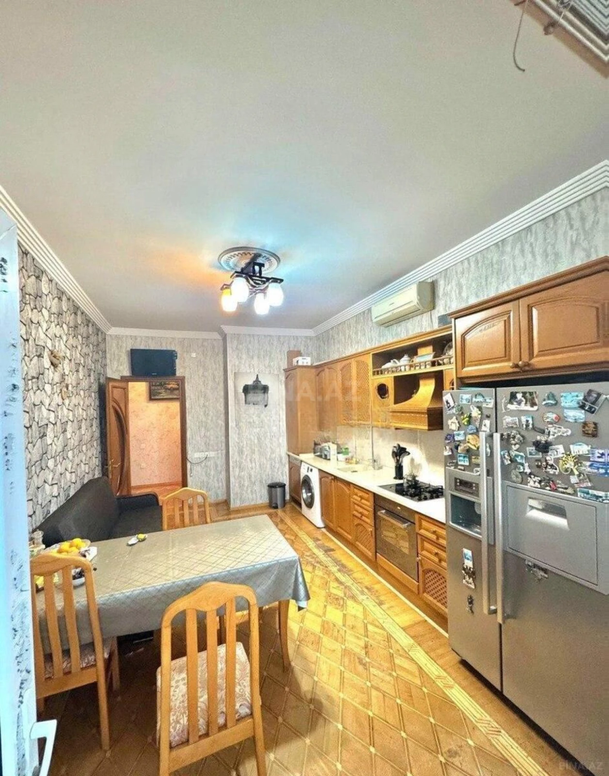 Satılır 3 otaqlı mənzil 153 m²