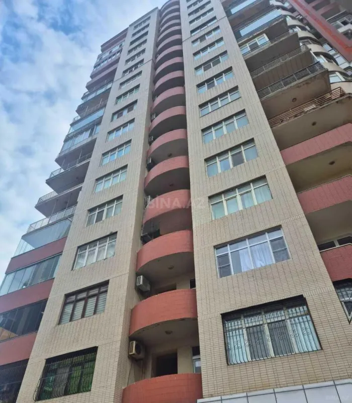 Satılır 3 otaqlı mənzil 153 m²