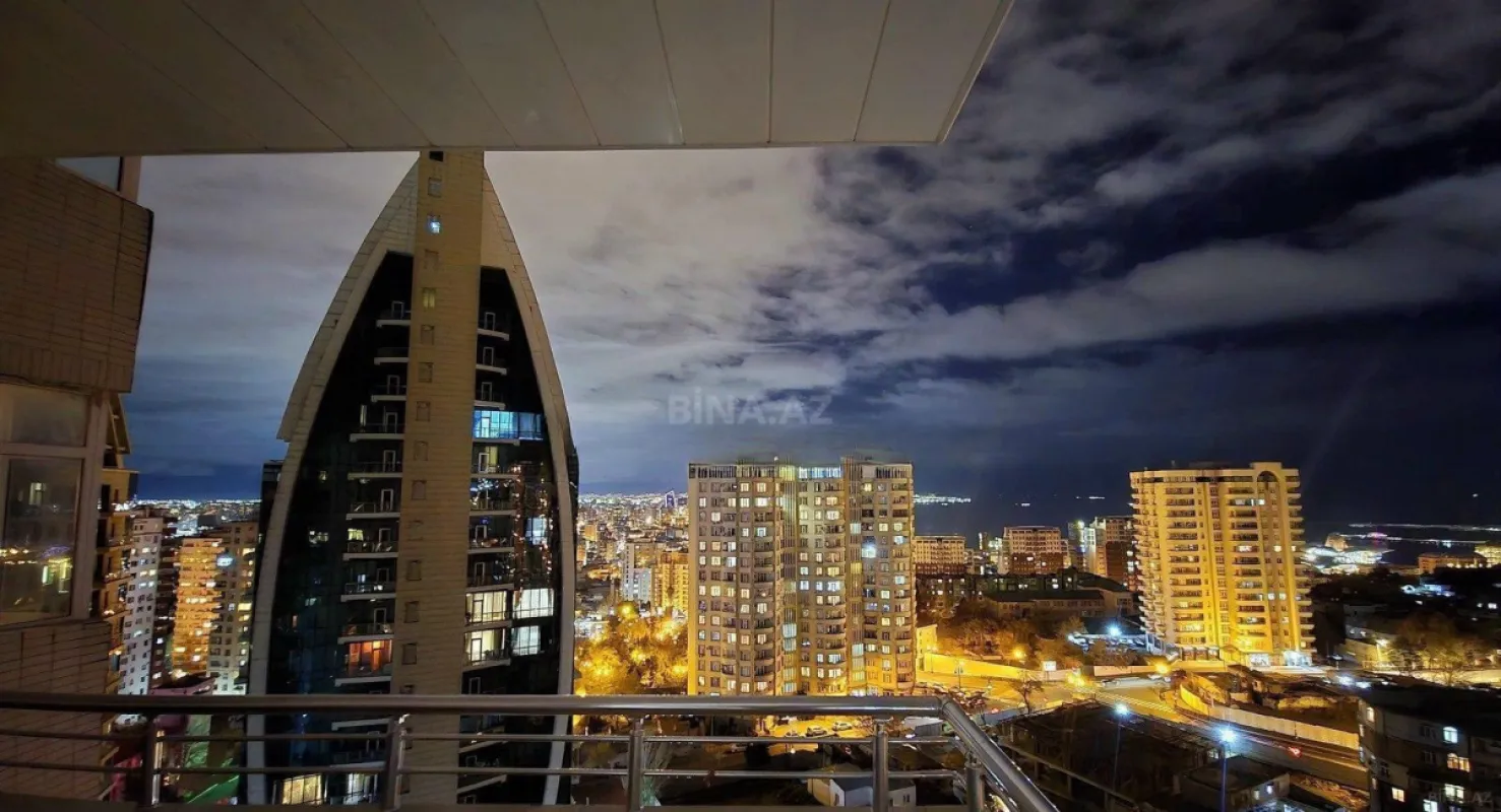 Satılır 3 otaqlı mənzil 153 m²