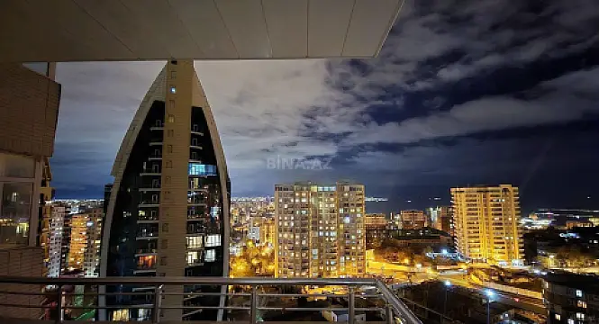 Satılır 3 otaqlı mənzil 153 m²