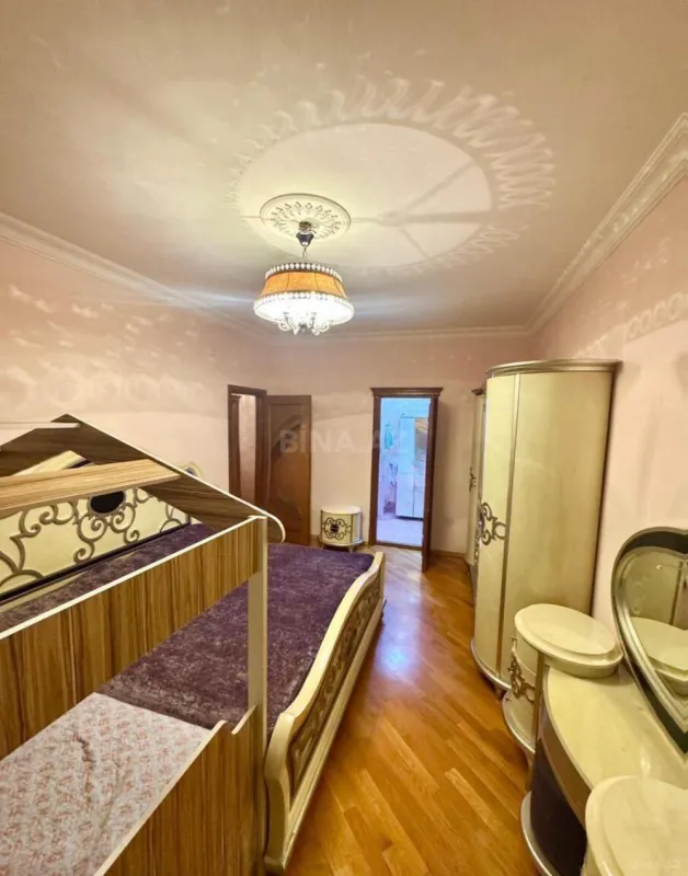Satılır 3 otaqlı mənzil 153 m²