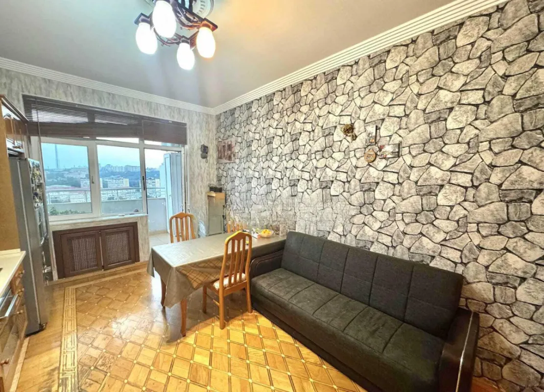 Satılır 3 otaqlı mənzil 153 m²