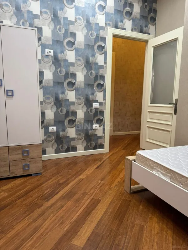 Kirayə verilir 4 otaqlı mənzil 180 m²