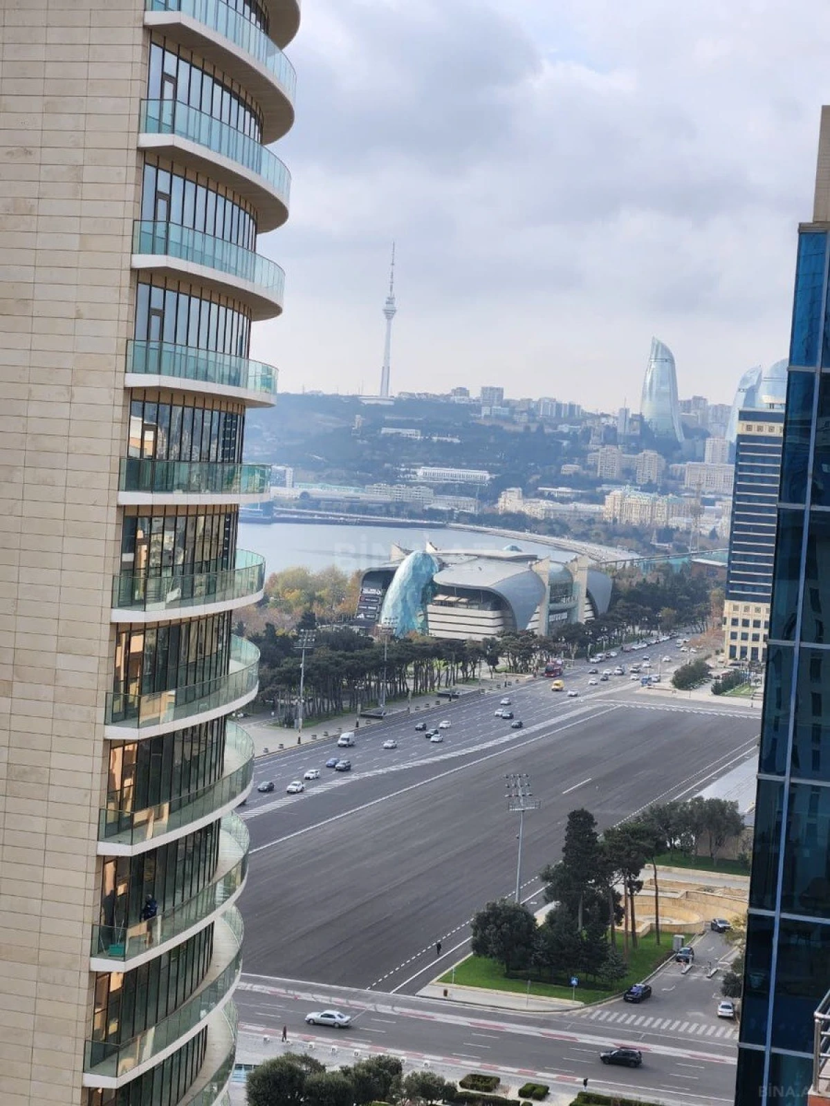 Kirayə verilir 3 otaqlı mənzil 152 m²