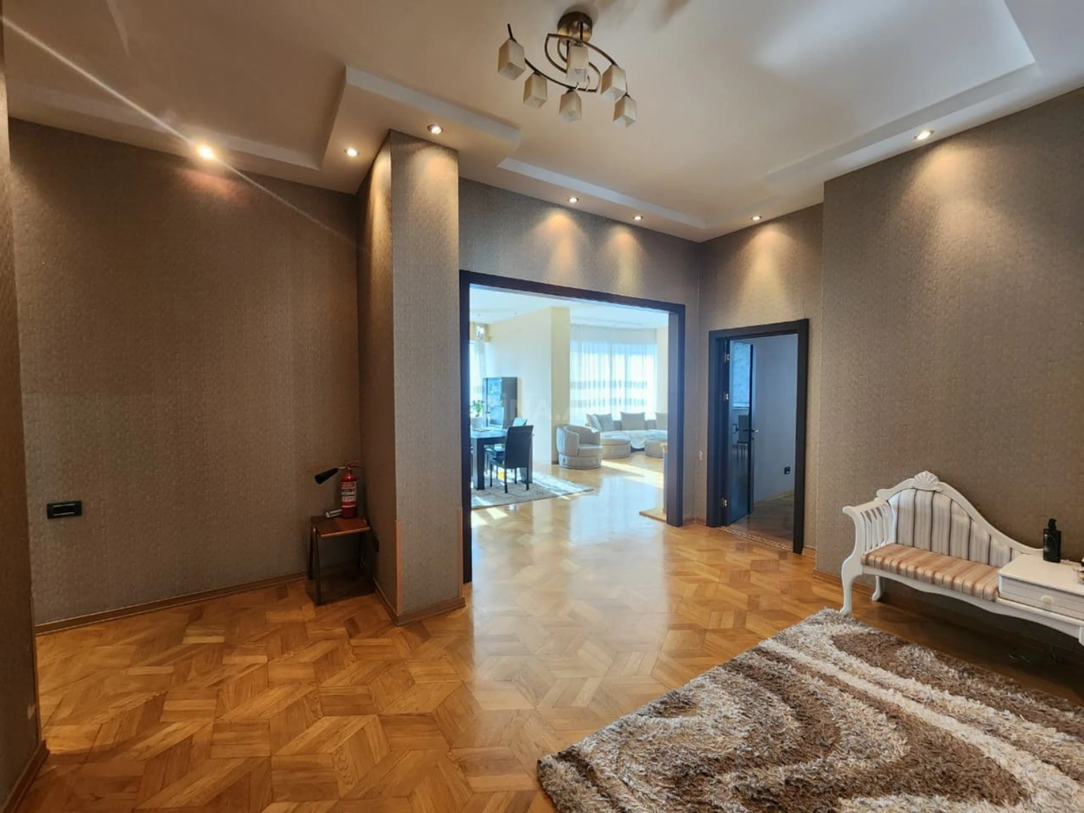 Kirayə verilir 3 otaqlı mənzil 152 m²