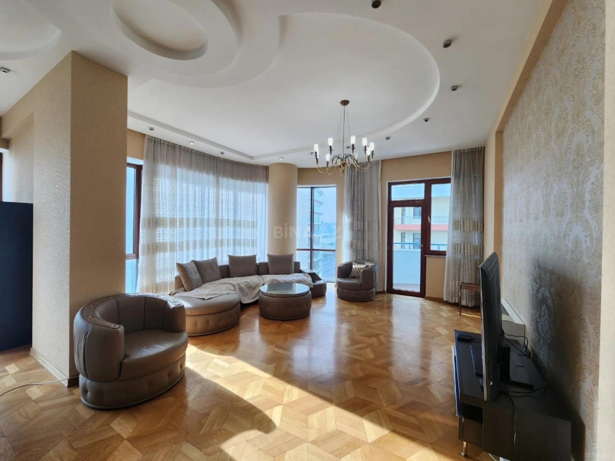 Kirayə verilir 3 otaqlı mənzil 152 m²