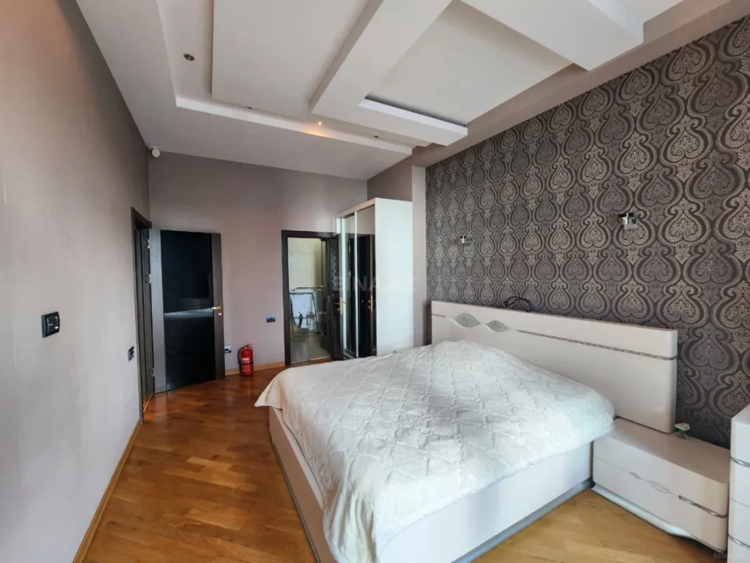 Kirayə verilir 3 otaqlı mənzil 152 m²