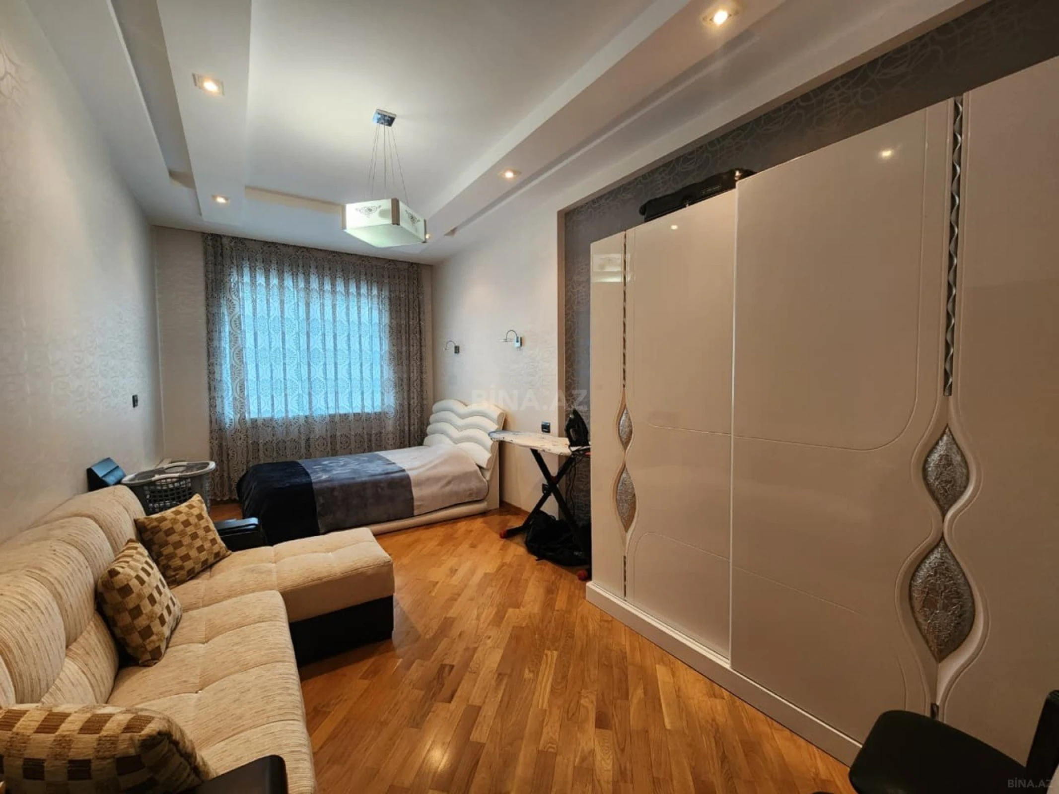 Kirayə verilir 3 otaqlı mənzil 152 m²