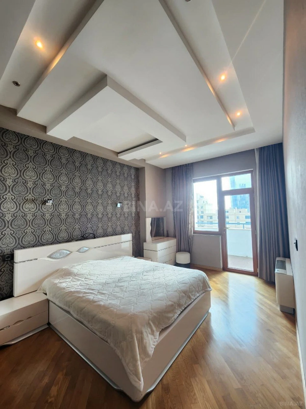 Kirayə verilir 3 otaqlı mənzil 152 m²