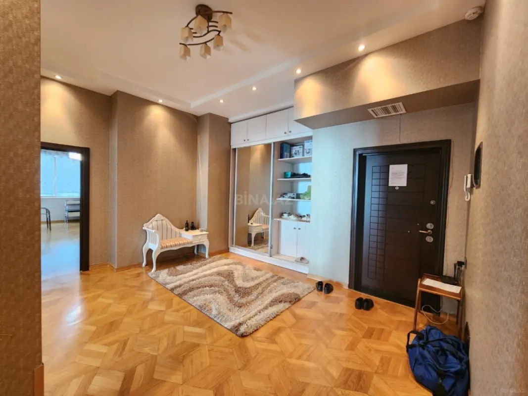 Kirayə verilir 3 otaqlı mənzil 152 m²