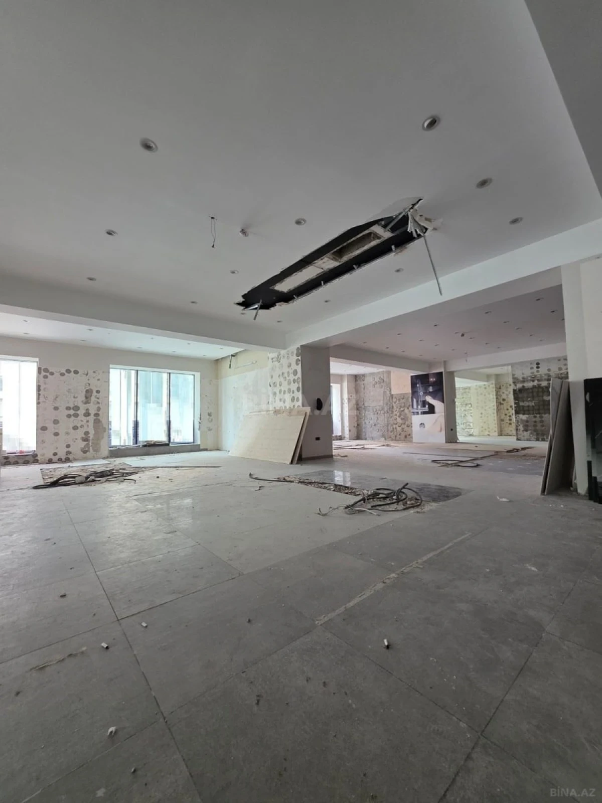 Satılır obyekt 650 m²