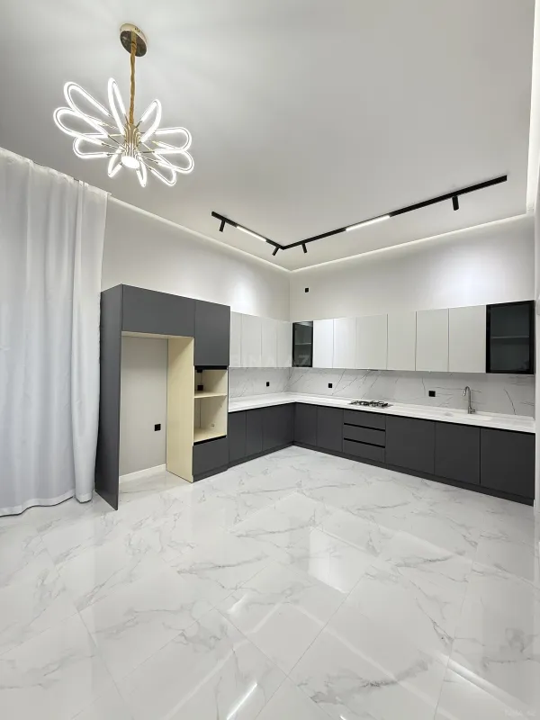 Satılır 5 otaqlı həyət evi 260 m²