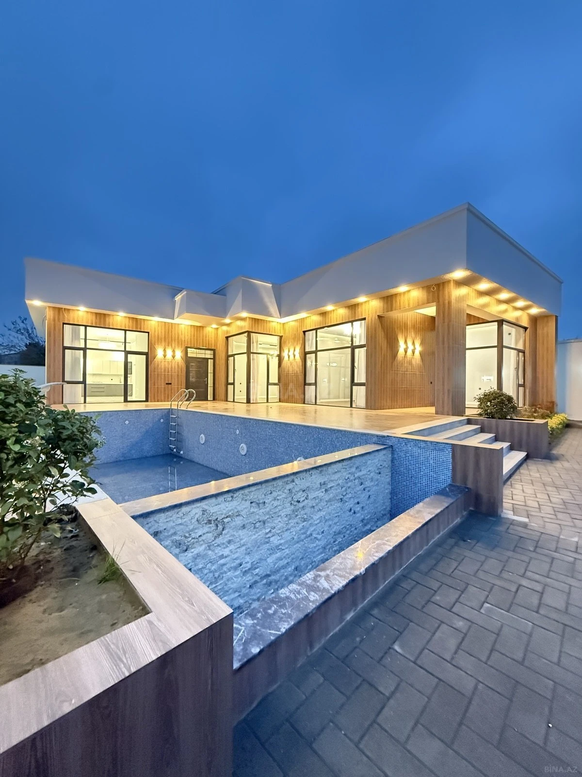 Satılır 5 otaqlı həyət evi 260 m²