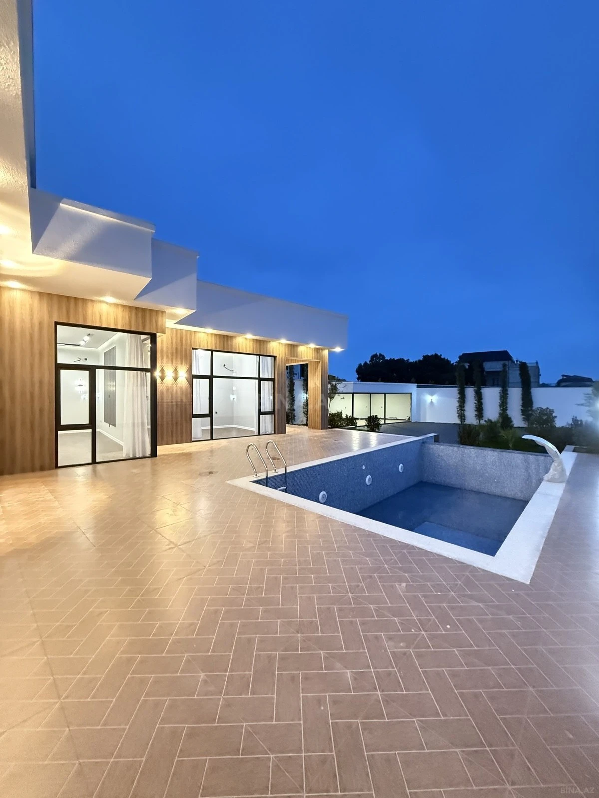 Satılır 5 otaqlı həyət evi 260 m²