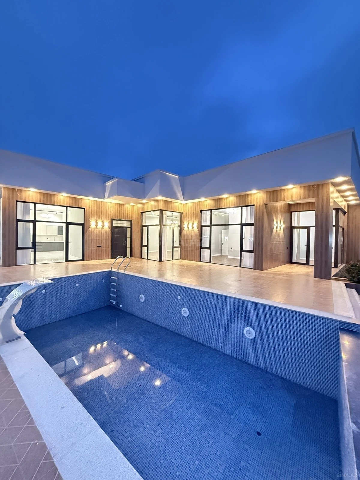 Satılır 5 otaqlı həyət evi 260 m²