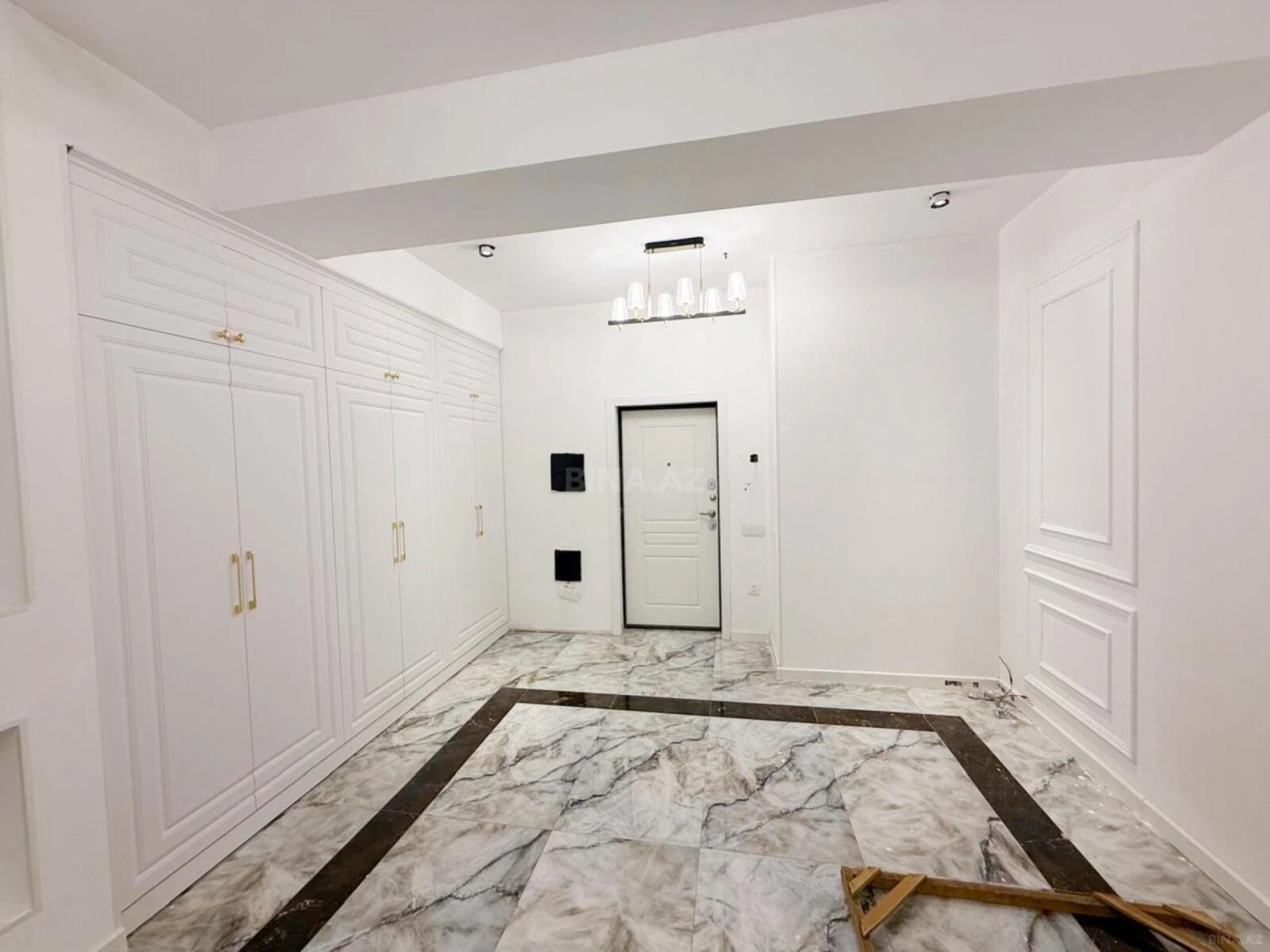 Satılır 3 otaqlı mənzil 128 m²