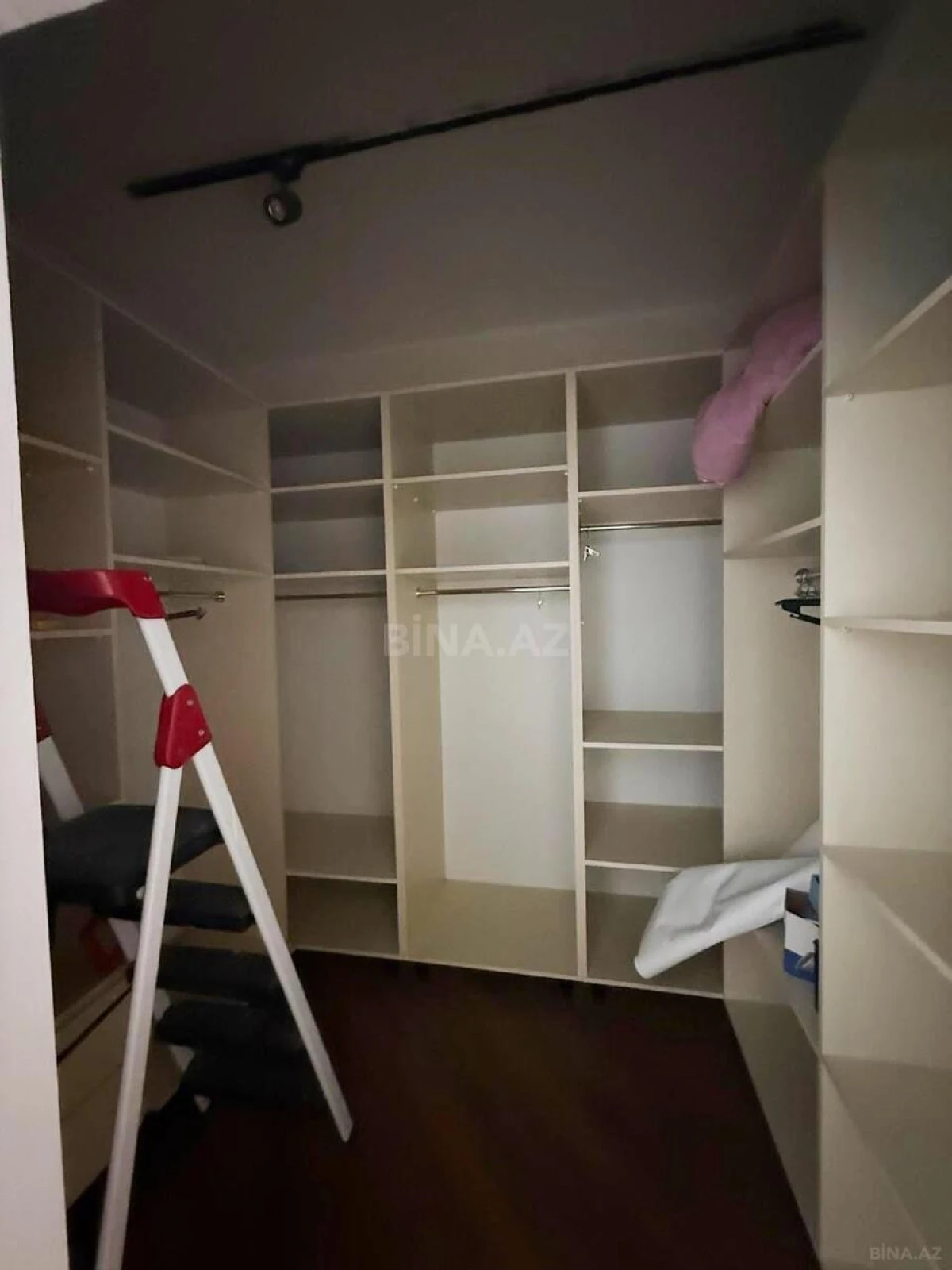 Satılır 3 otaqlı mənzil 128 m²