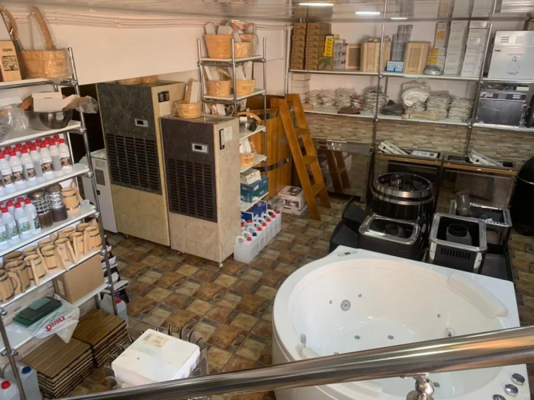 Satılır obyekt 200 m²