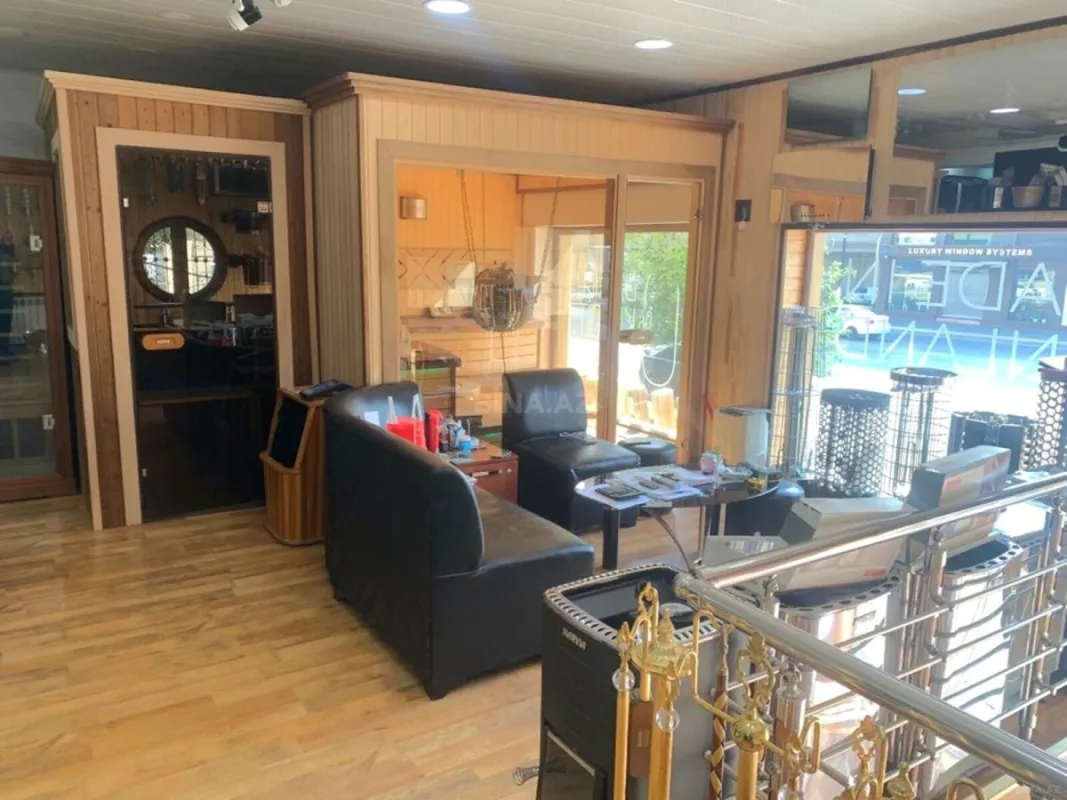 Satılır obyekt 200 m²