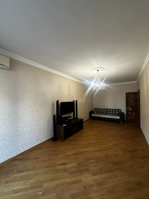 Kirayə verilir 3 otaqlı mənzil 180 m²