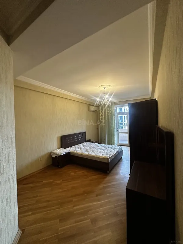 Kirayə verilir 3 otaqlı mənzil 180 m²