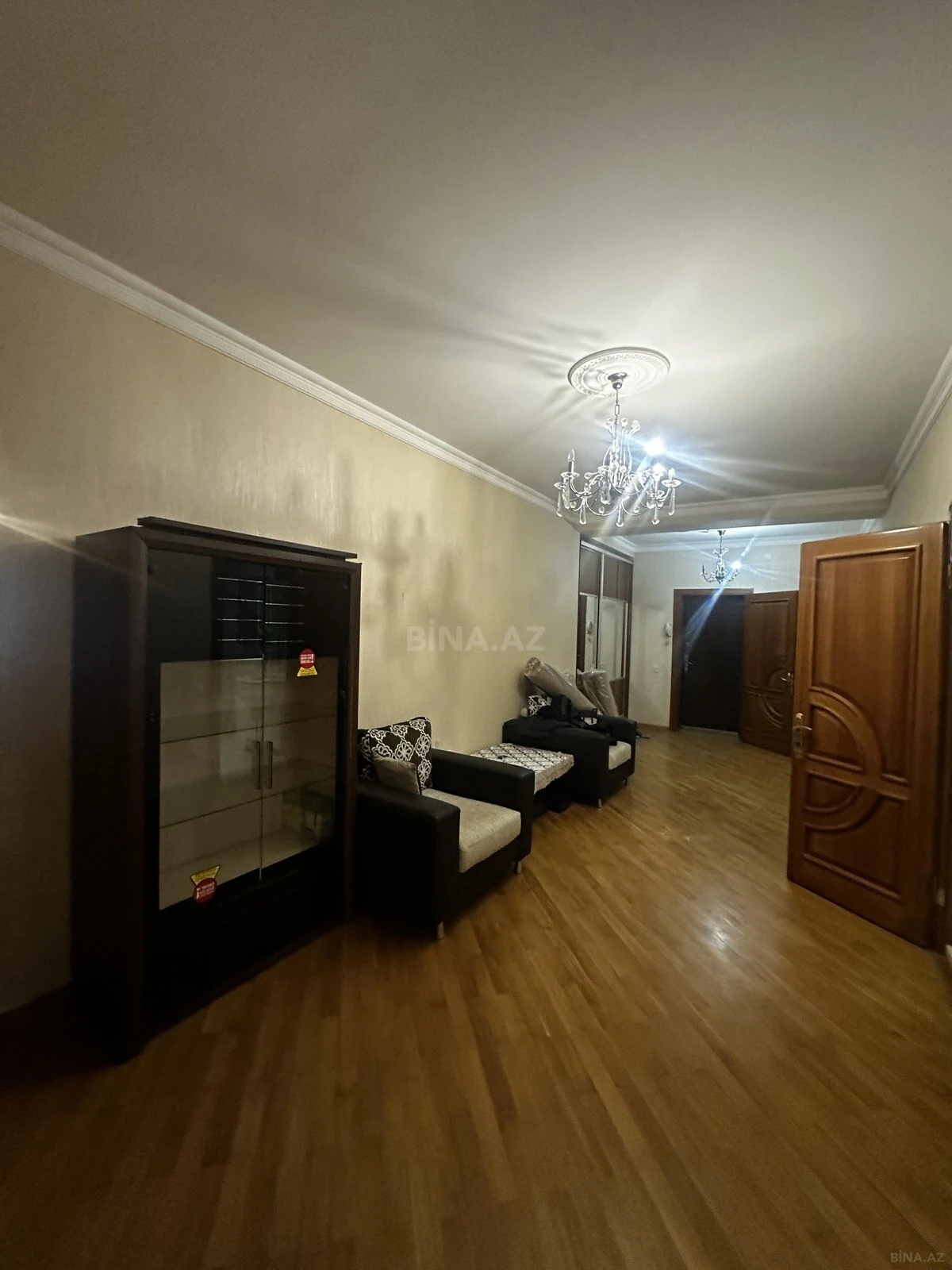 Kirayə verilir 3 otaqlı mənzil 180 m²