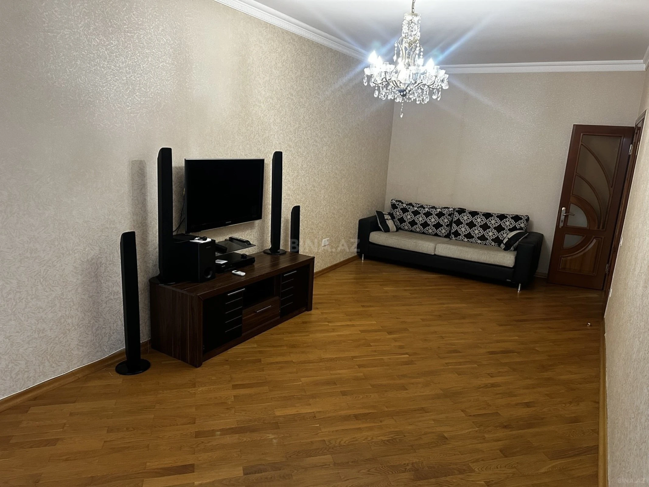 Kirayə verilir 3 otaqlı mənzil 180 m²