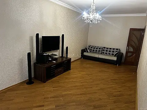 Kirayə verilir 3 otaqlı mənzil 180 m²