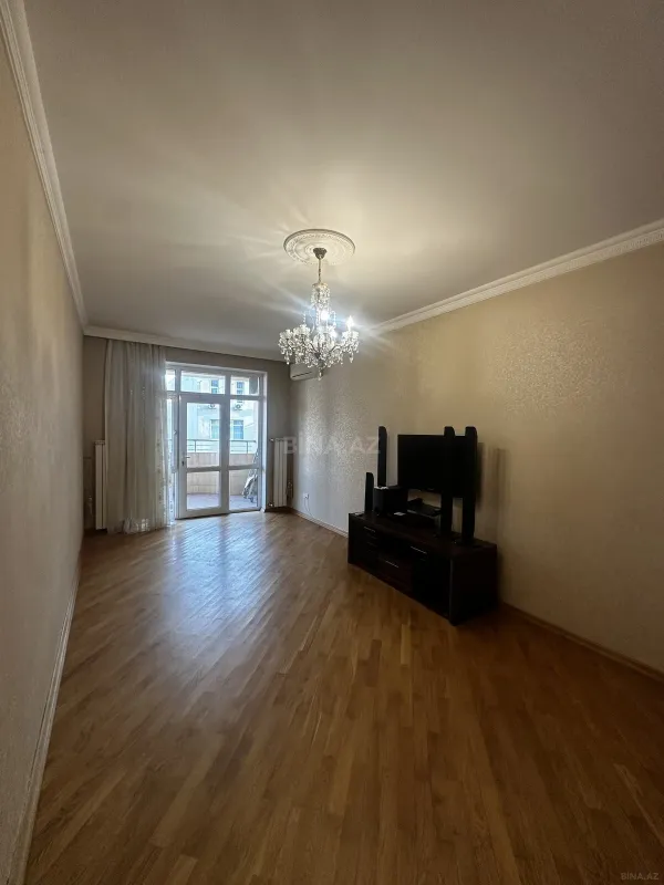Kirayə verilir 3 otaqlı mənzil 180 m²