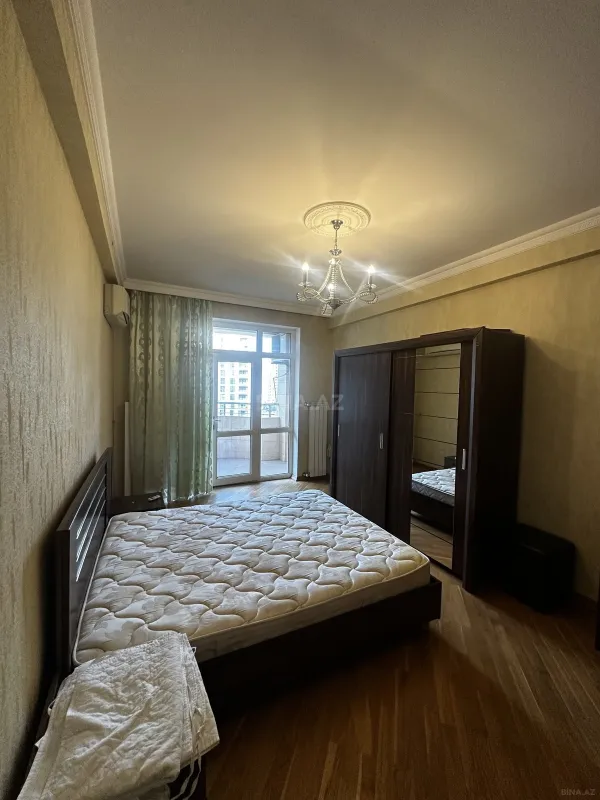 Kirayə verilir 3 otaqlı mənzil 180 m²