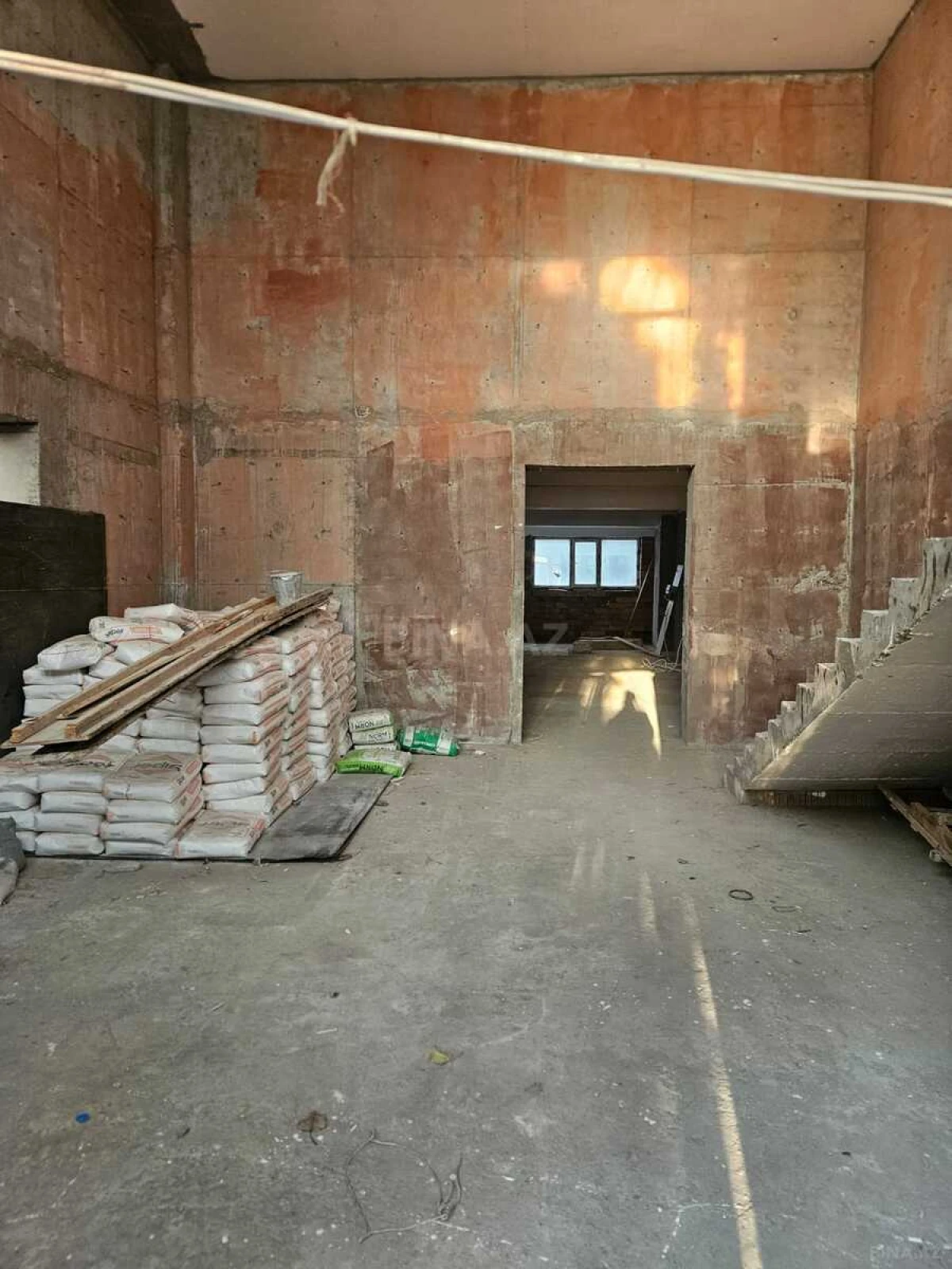 Satılır obyekt 1305.8 m²