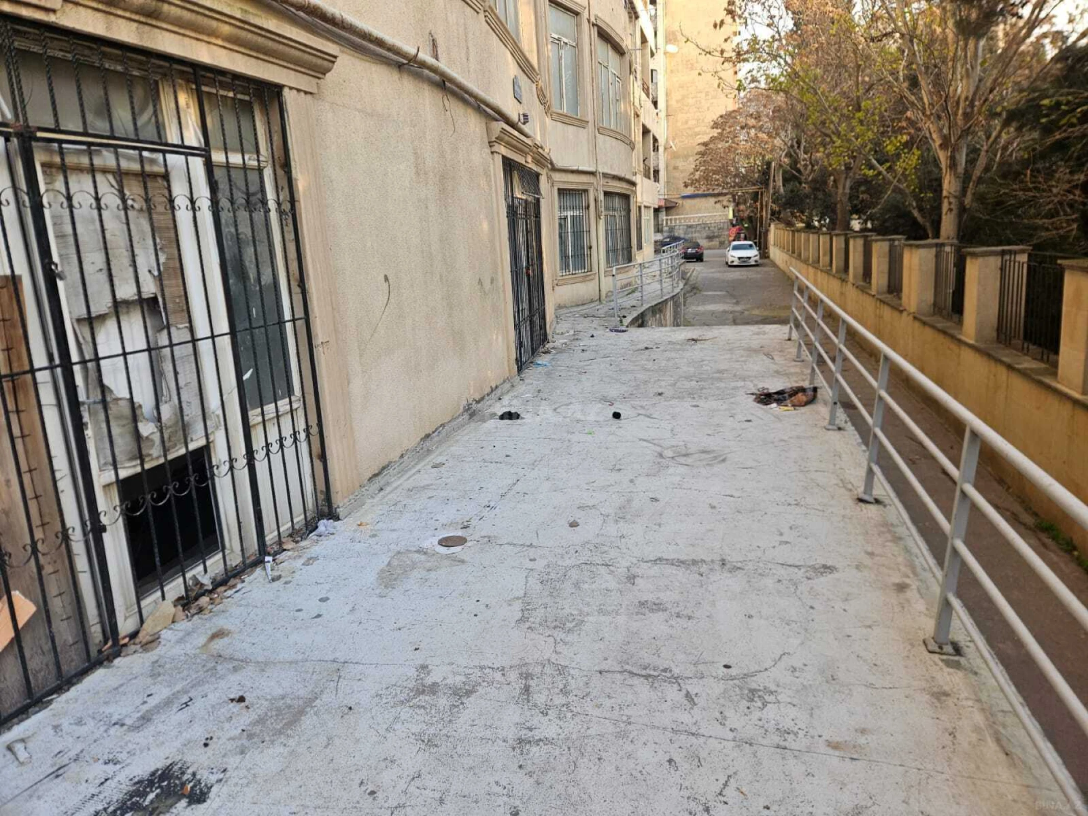 Satılır obyekt 1305.8 m²