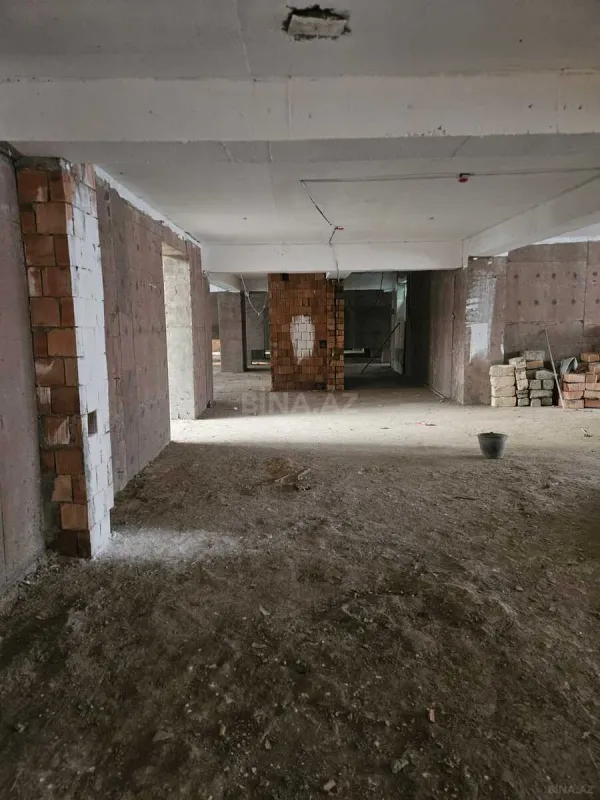 Satılır obyekt 1305.8 m²