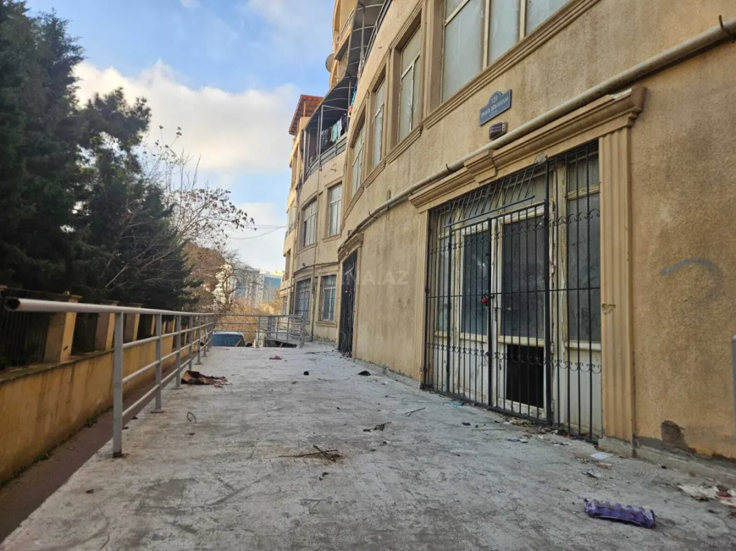 Satılır obyekt 1305.8 m²