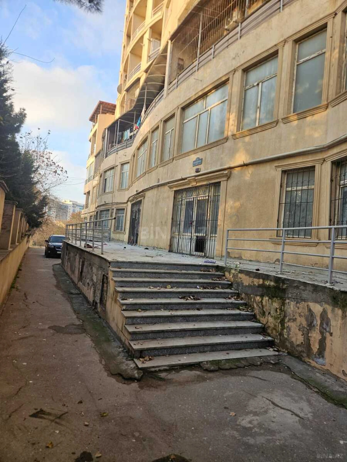 Satılır obyekt 1305.8 m²