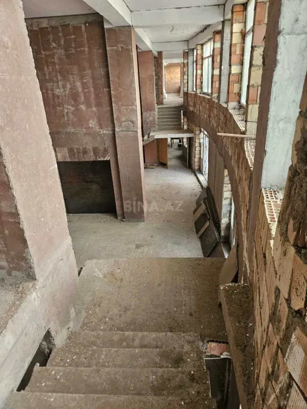 Satılır obyekt 1305.8 m²