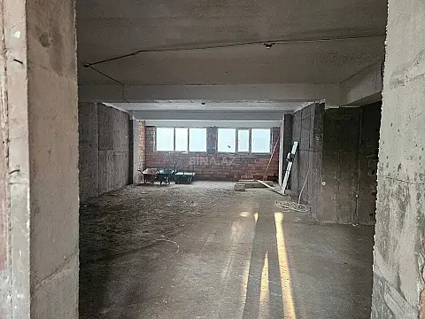 Satılır obyekt 1305.8 m²