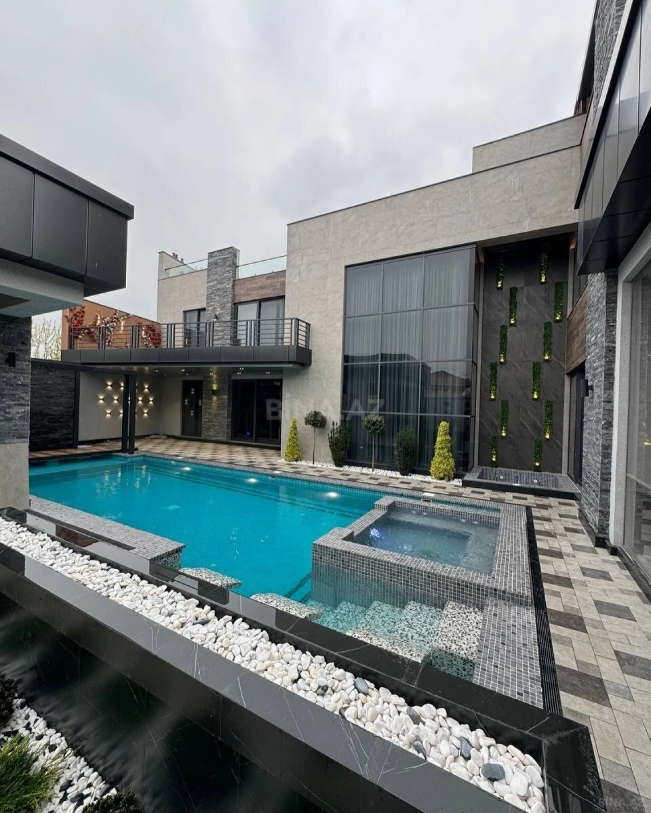 Kirayə verilir 5 otaqlı həyət evi 550 m²