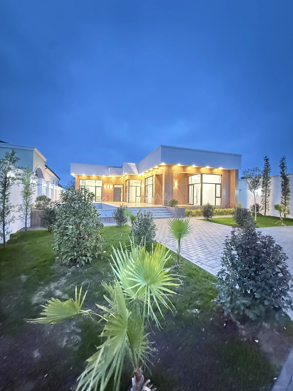 Satılır 5 otaqlı həyət evi 260 m²