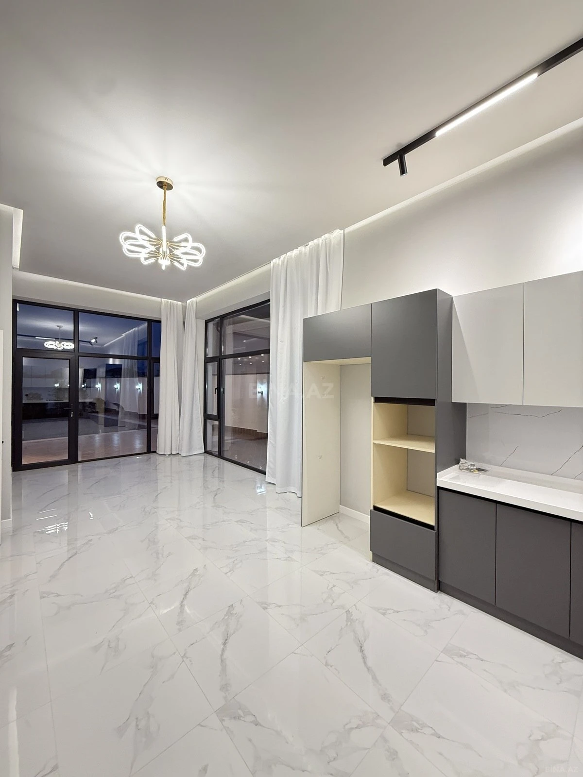 Satılır 5 otaqlı həyət evi 260 m²