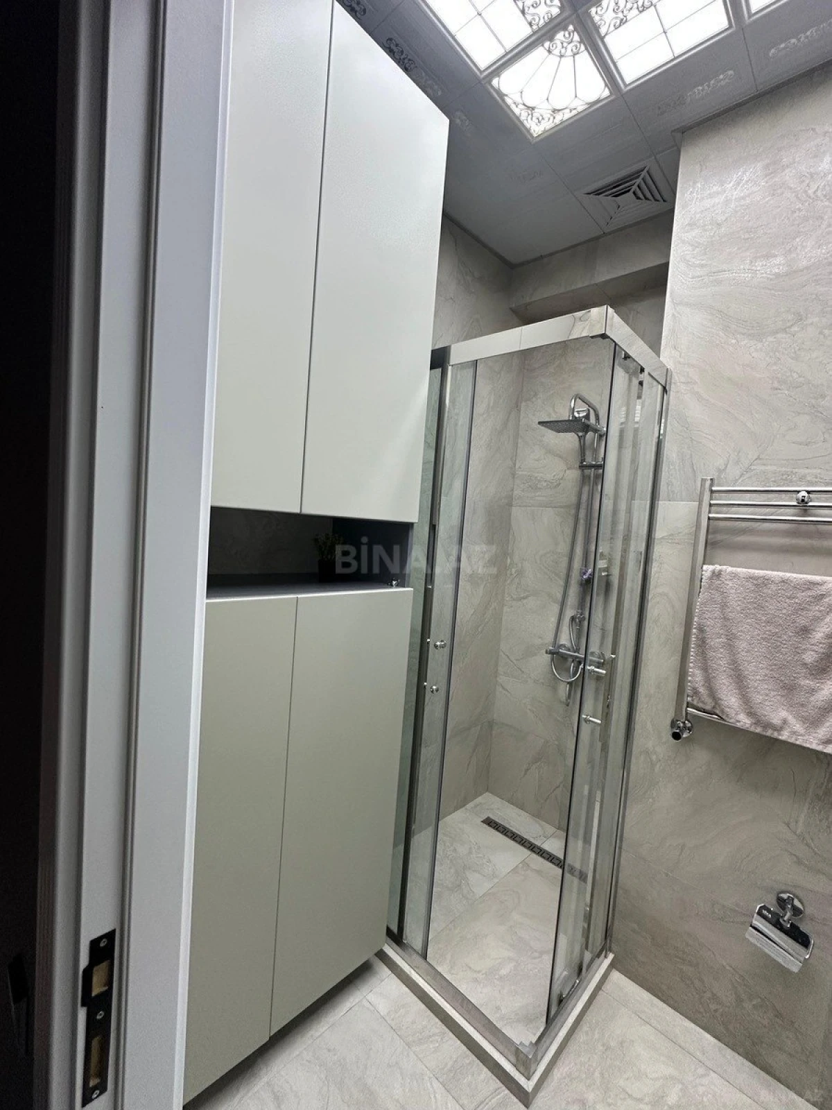 Kirayə verilir 4 otaqlı mənzil 150 m²