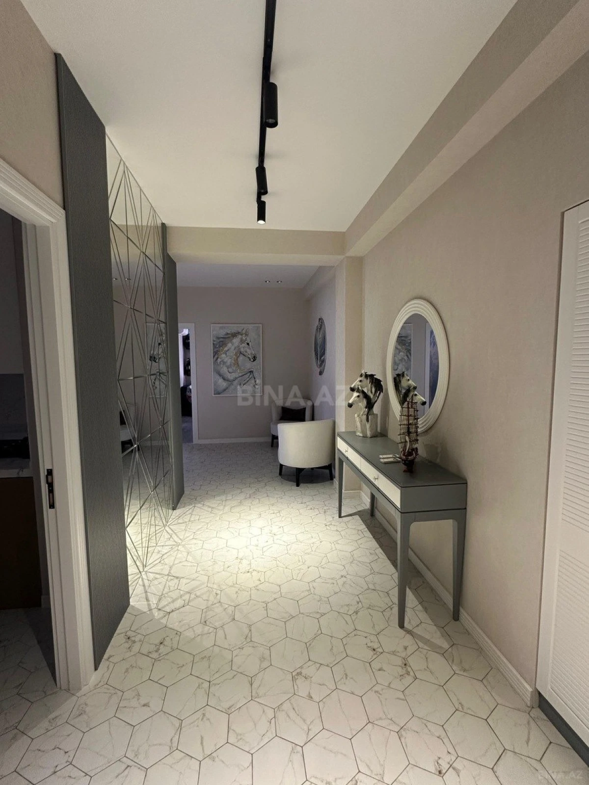 Kirayə verilir 4 otaqlı mənzil 150 m²