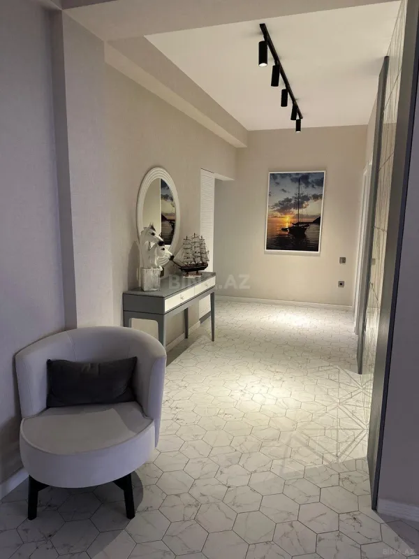 Kirayə verilir 4 otaqlı mənzil 150 m²