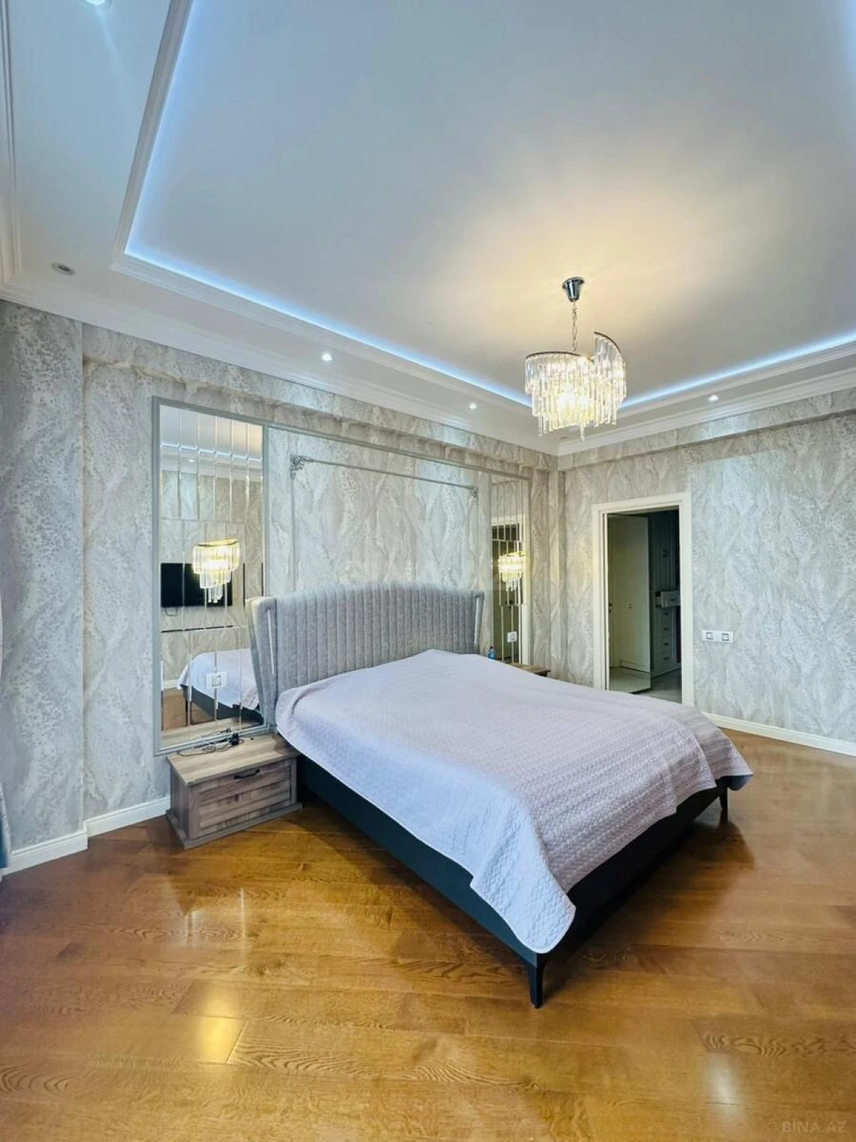 Kirayə verilir 4 otaqlı mənzil 180 m²