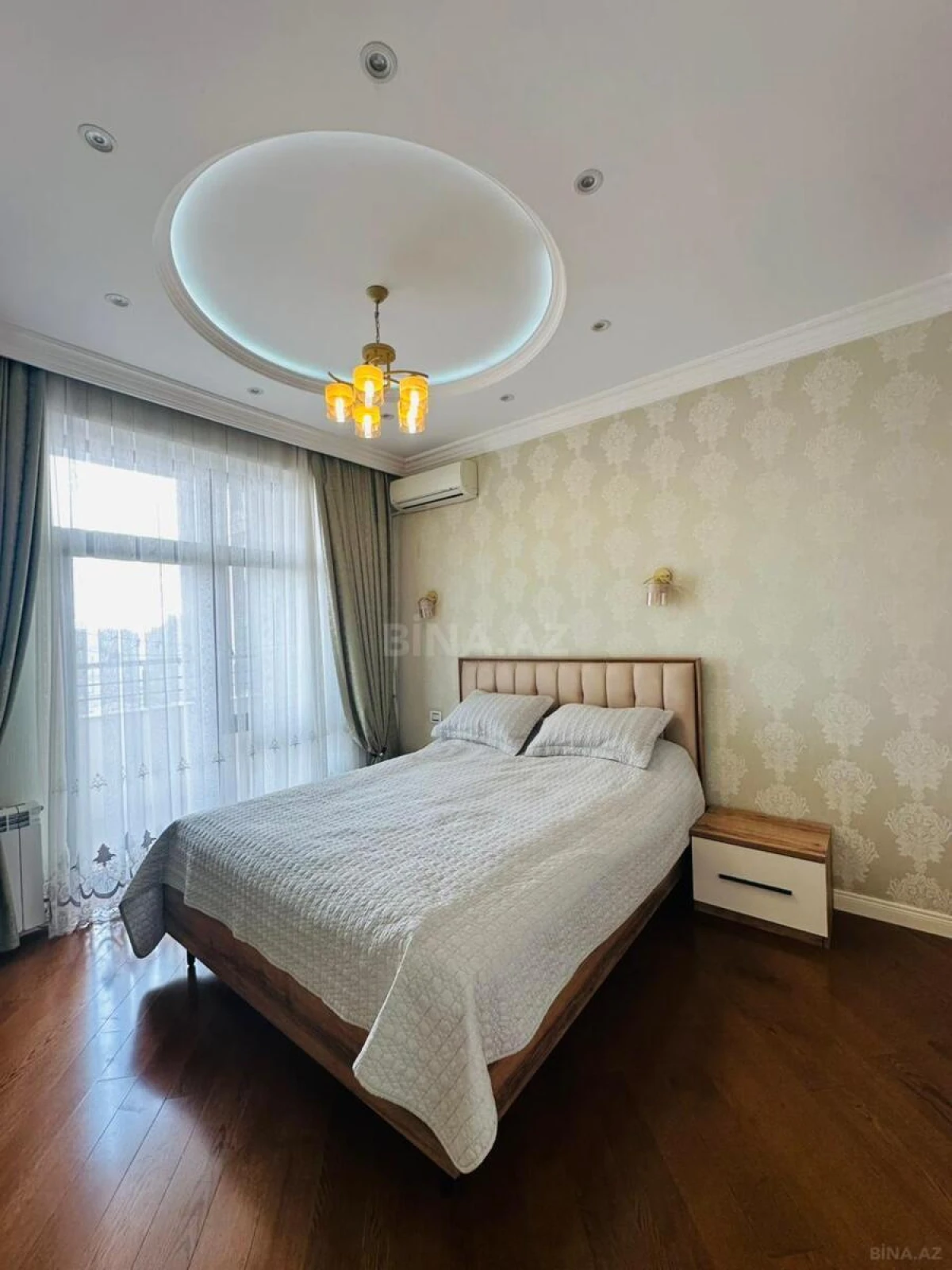 Kirayə verilir 4 otaqlı mənzil 180 m²